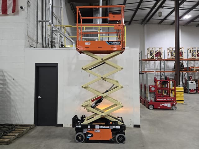 Image of JLG ES1530M equipment image 2