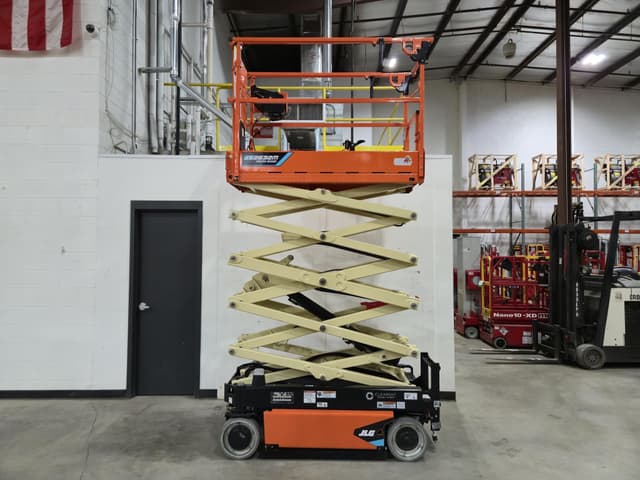 Image of JLG ES2632 equipment image 2