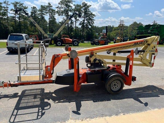 Image of JLG T350 equipment image 4