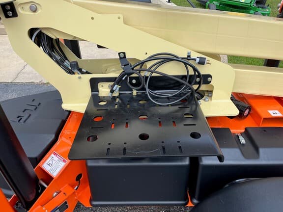 Image of JLG T500J equipment image 4