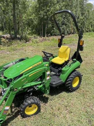 Image of John Deere 1023E equipment image 3