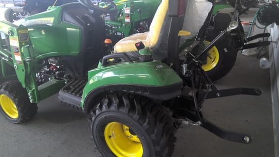 Image of John Deere 1023E equipment image 2