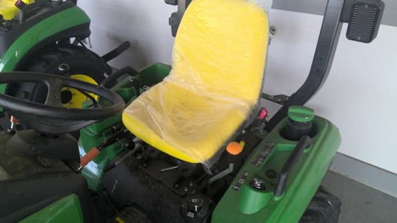 Image of John Deere 1023E equipment image 4