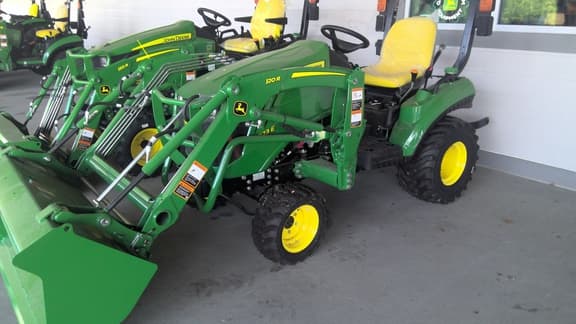 Image of John Deere 1023E equipment image 3