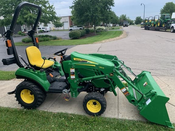 Image of John Deere 1023E equipment image 4