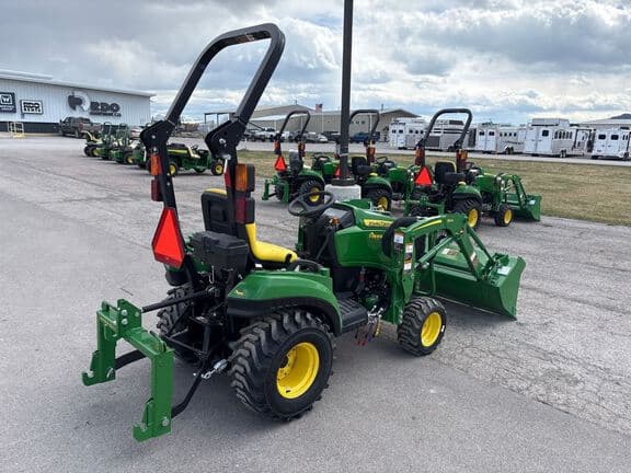Image of John Deere 1023E equipment image 4