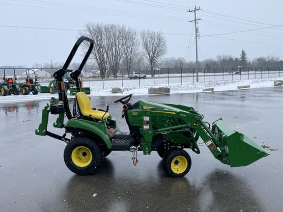 Image of John Deere 1023E equipment image 4