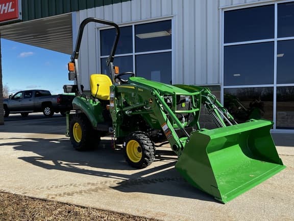 Image of John Deere 1023E equipment image 2