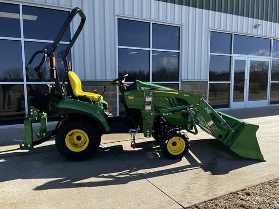 Image of John Deere 1023E equipment image 4