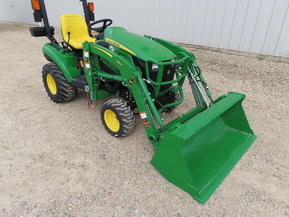 Image of John Deere 1023E equipment image 2