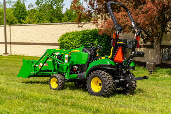 Image of John Deere 1023E equipment image 3