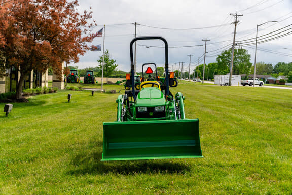 Image of John Deere 1023E equipment image 4