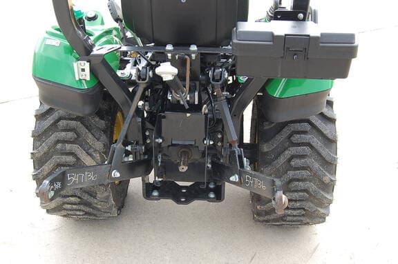 Image of John Deere 1023E equipment image 4