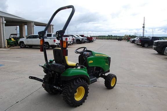 Image of John Deere 1023E equipment image 3