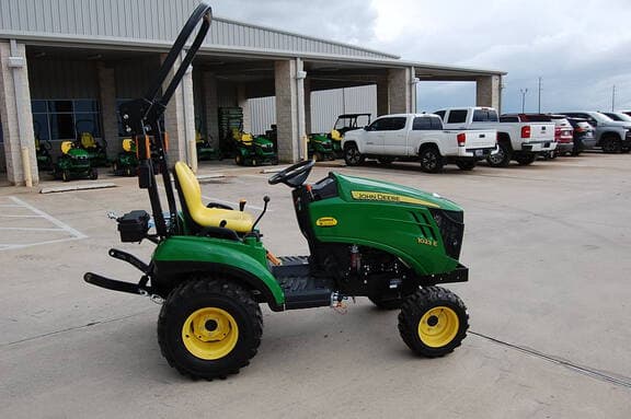 Image of John Deere 1023E equipment image 2
