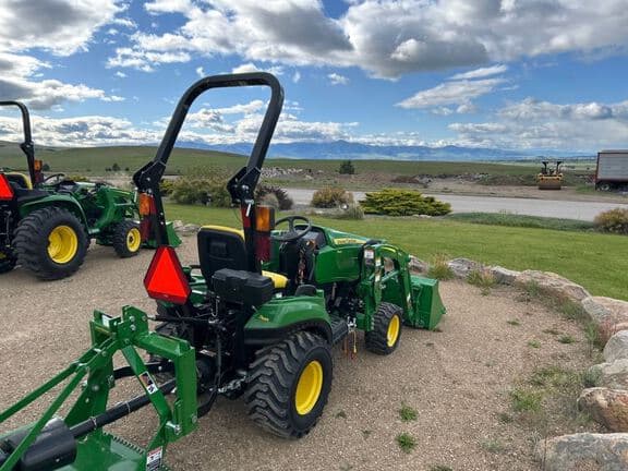 Image of John Deere 1023E equipment image 4