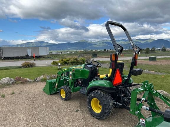 Image of John Deere 1023E equipment image 2