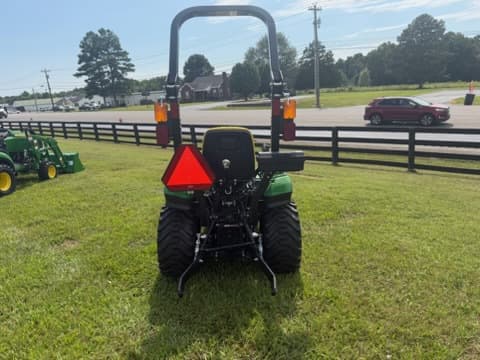 Image of John Deere 1023E equipment image 3