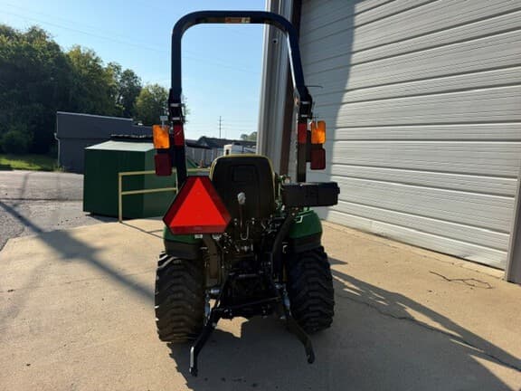 Image of John Deere 1023E equipment image 3