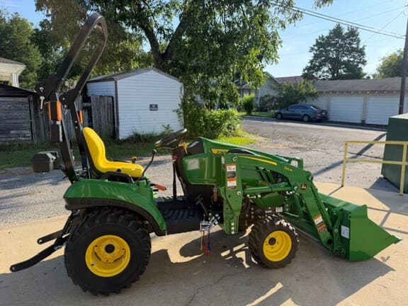 Image of John Deere 1023E equipment image 1