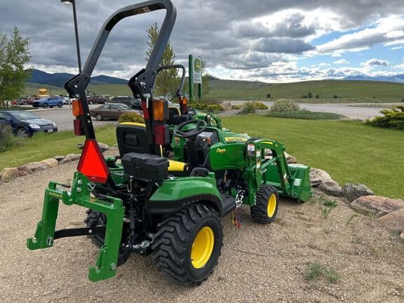 Image of John Deere 1023E equipment image 4