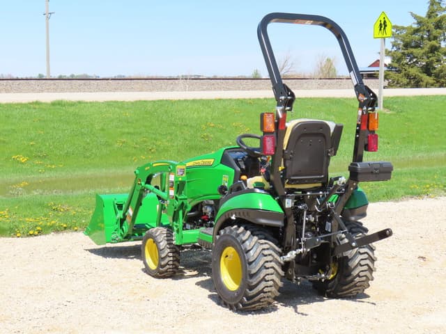 Image of John Deere 1025R equipment image 2