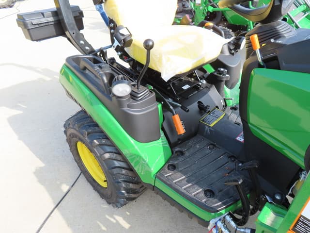 Image of John Deere 1025R equipment image 4