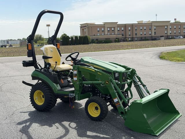 Image of John Deere 1025R equipment image 3
