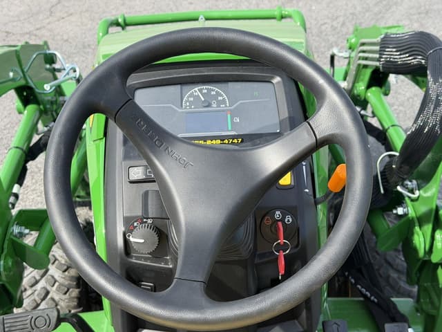 Image of John Deere 1025R equipment image 4