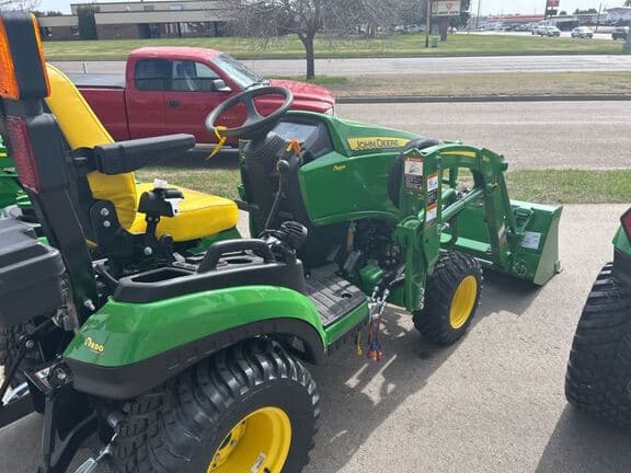Image of John Deere 1025R equipment image 4
