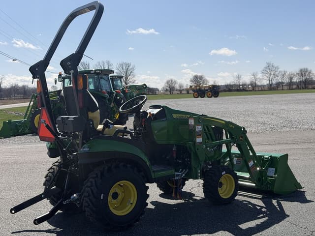 Image of John Deere 1025R equipment image 2
