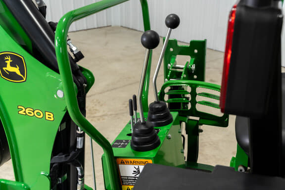 Image of John Deere 1025R equipment image 4