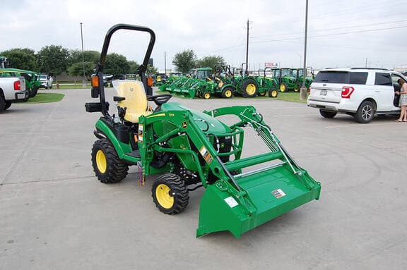 Image of John Deere 1025R equipment image 3