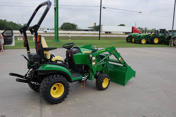 Image of John Deere 1025R equipment image 4