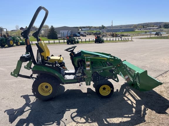 Image of John Deere 1025R equipment image 3