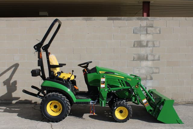 Image of John Deere 1025R equipment image 2