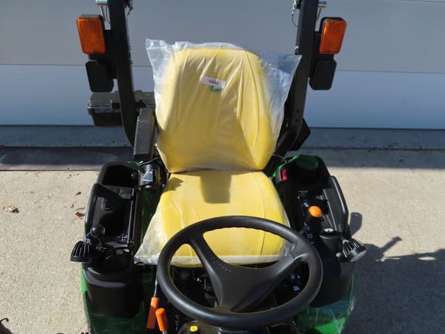 Image of John Deere 1025R equipment image 4