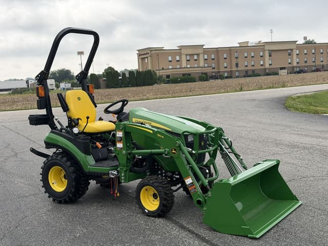 Image of John Deere 1025R equipment image 3