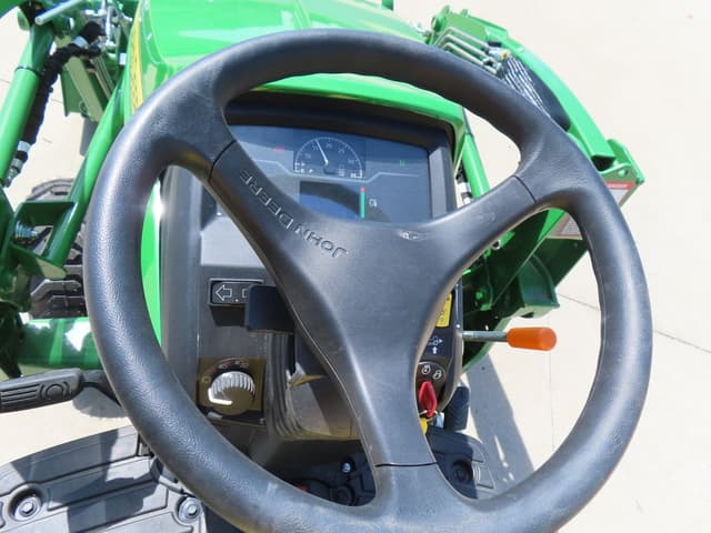 Image of John Deere 1025R equipment image 3