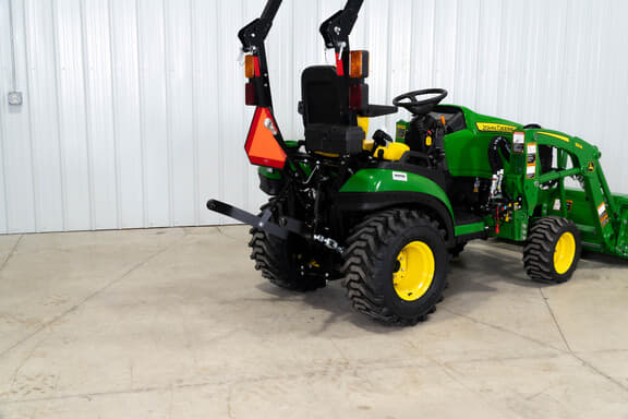 Image of John Deere 1025R equipment image 3