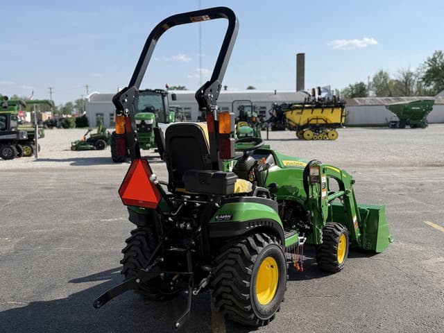 Image of John Deere 1025R equipment image 4