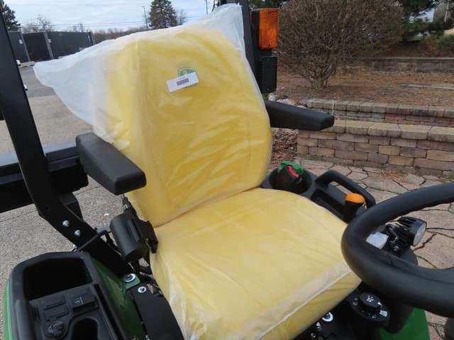 Image of John Deere 1025R equipment image 3