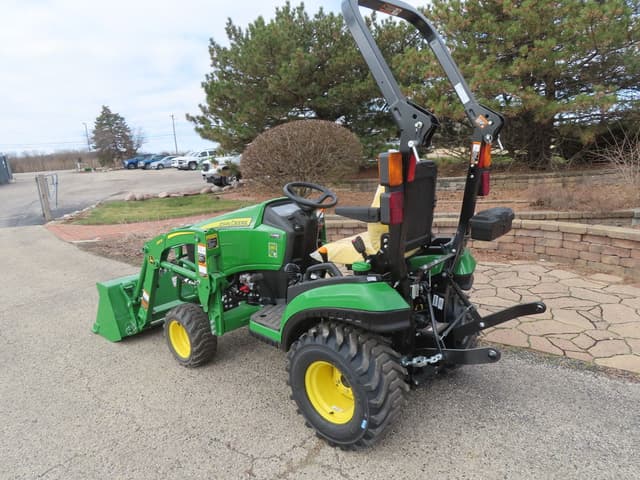 Image of John Deere 1025R equipment image 2