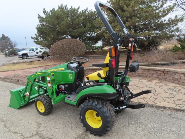 Image of John Deere 1025R equipment image 2