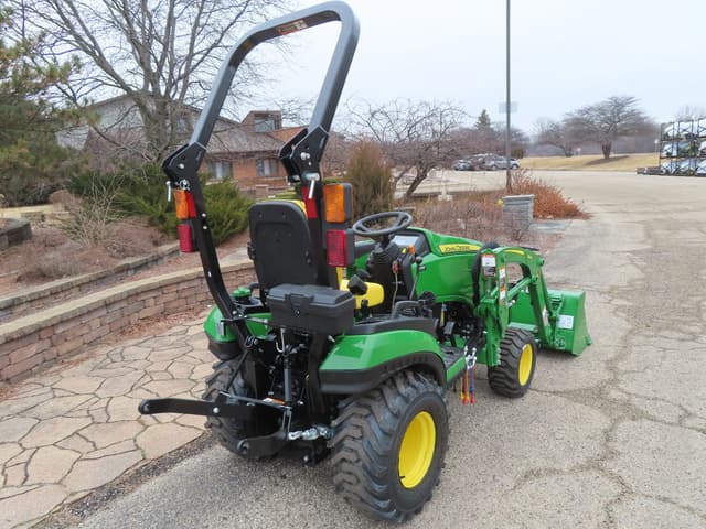 Image of John Deere 1025R equipment image 3