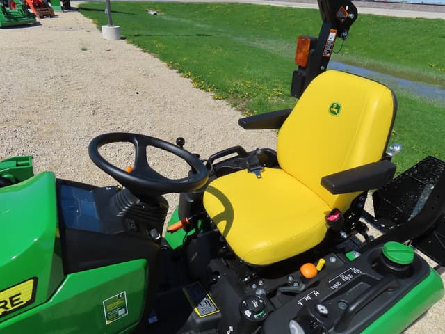Image of John Deere 1025R equipment image 4