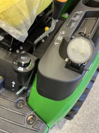 Image of John Deere 1025R equipment image 4