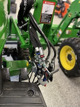 Image of John Deere 1025R equipment image 3