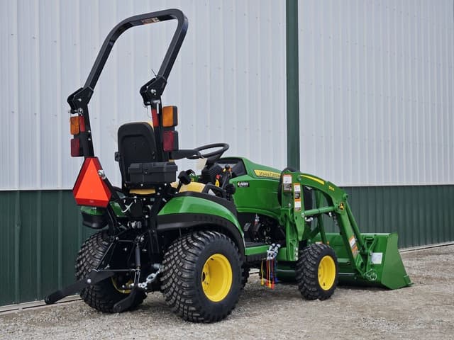 Image of John Deere 1025R equipment image 3