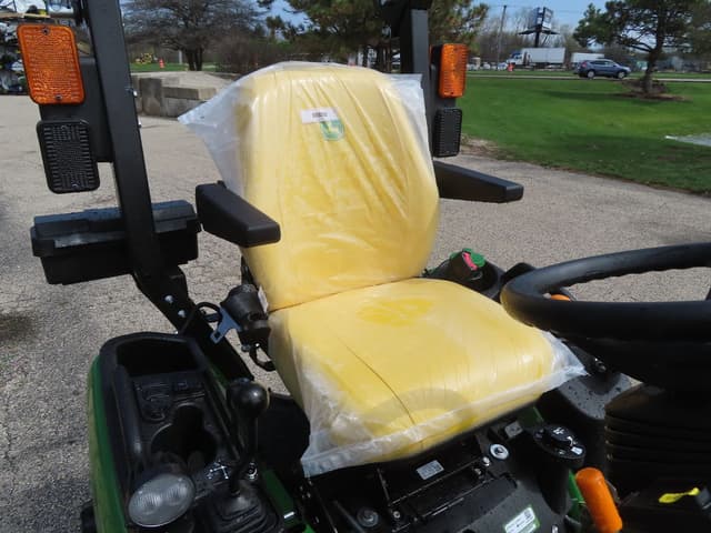 Image of John Deere 1025R equipment image 4